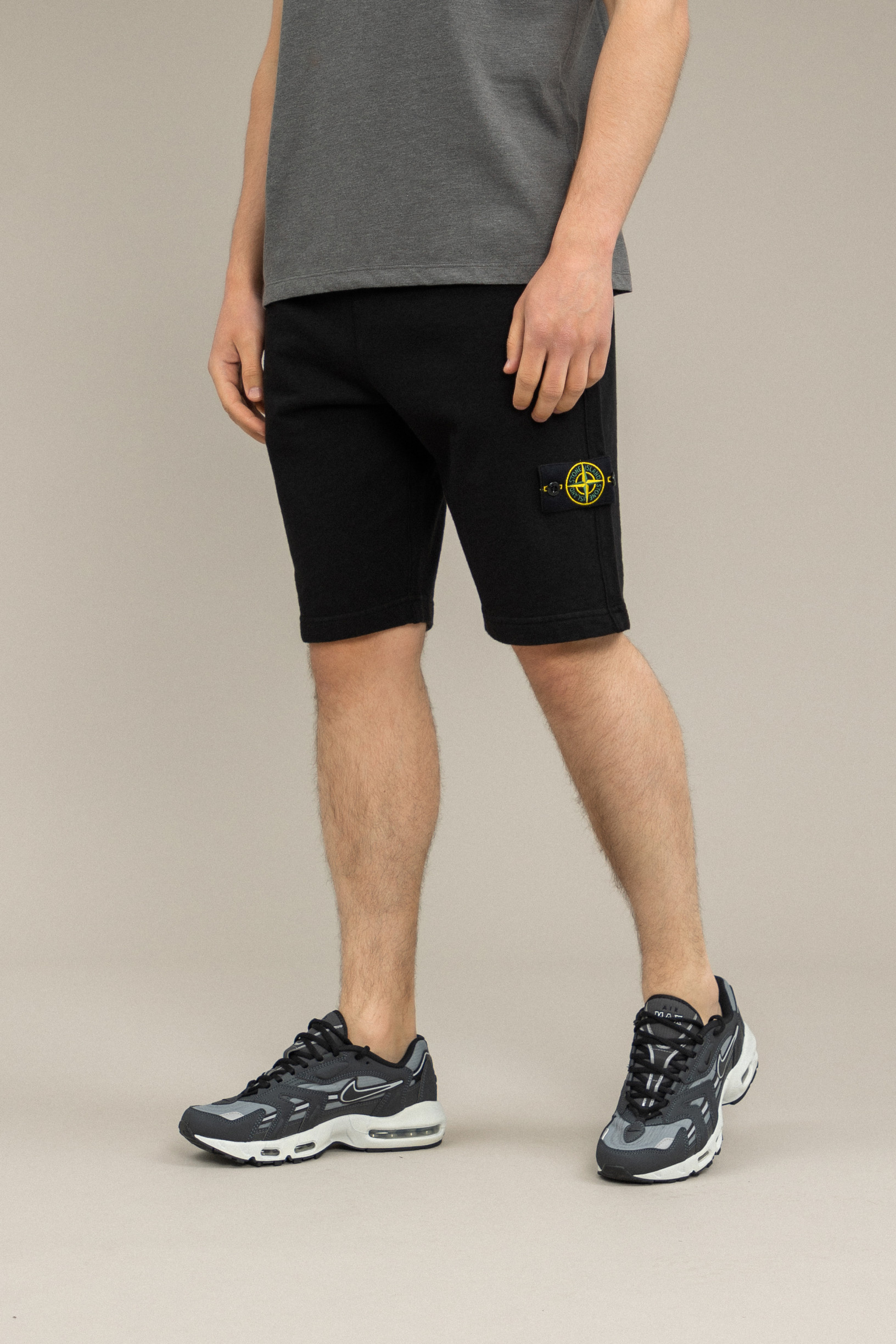 Чоловічі шорти STONE ISLAND 1563460 V0029, колір чорний