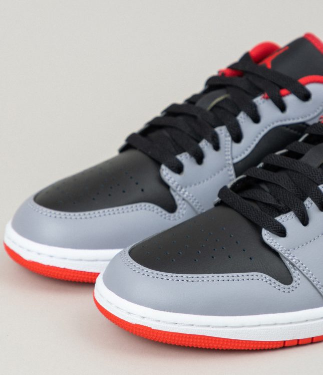 Чоловічі кросівки AIR JORDAN 1 LOW 553558-060, колір сірий | Ціна 6189 грн, фото 2