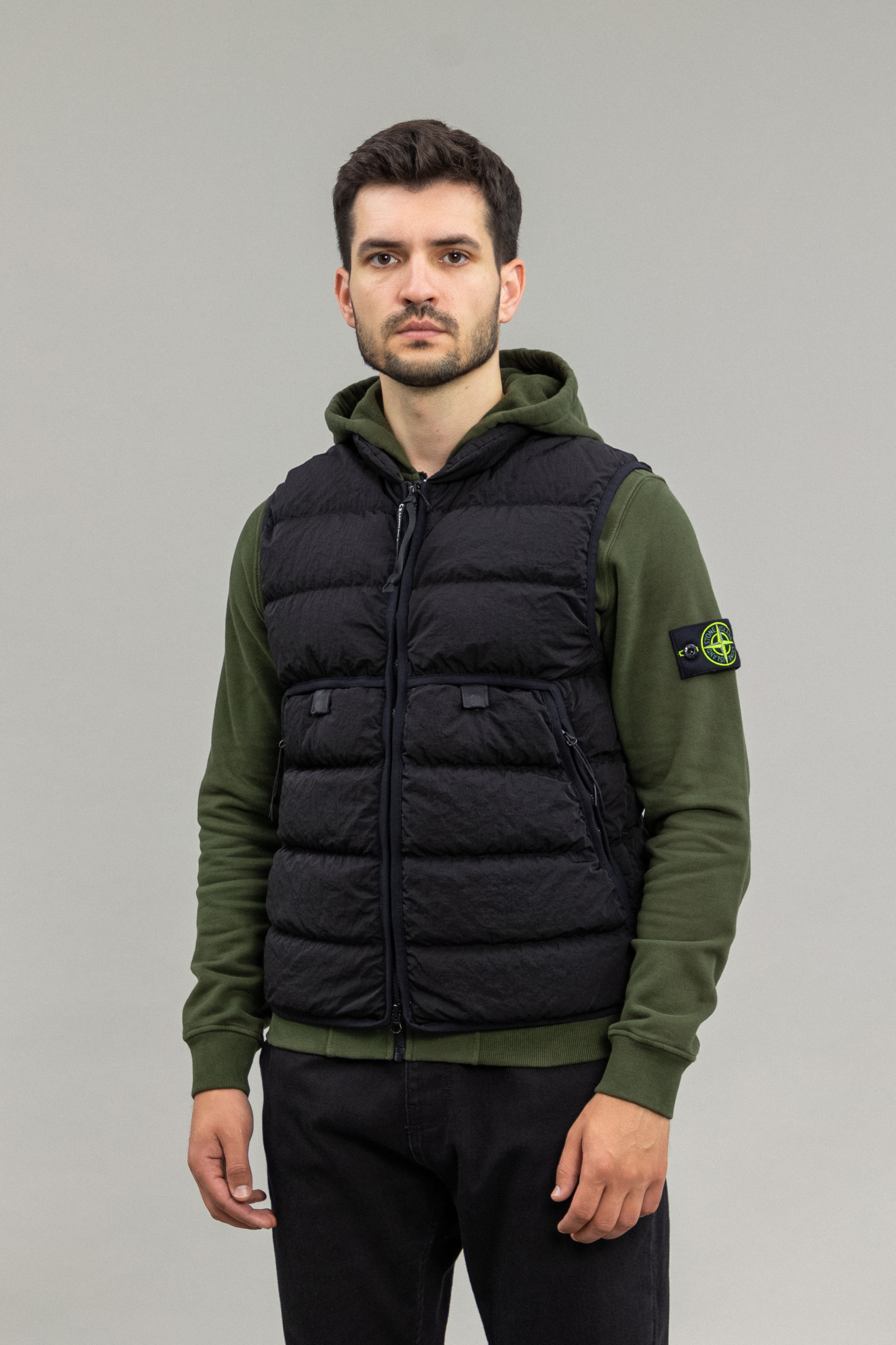 жилетка C.P. COMPANY ECO-CHROME R GARMENT DYEING VEST 15CM0W030A 006369G COL:999