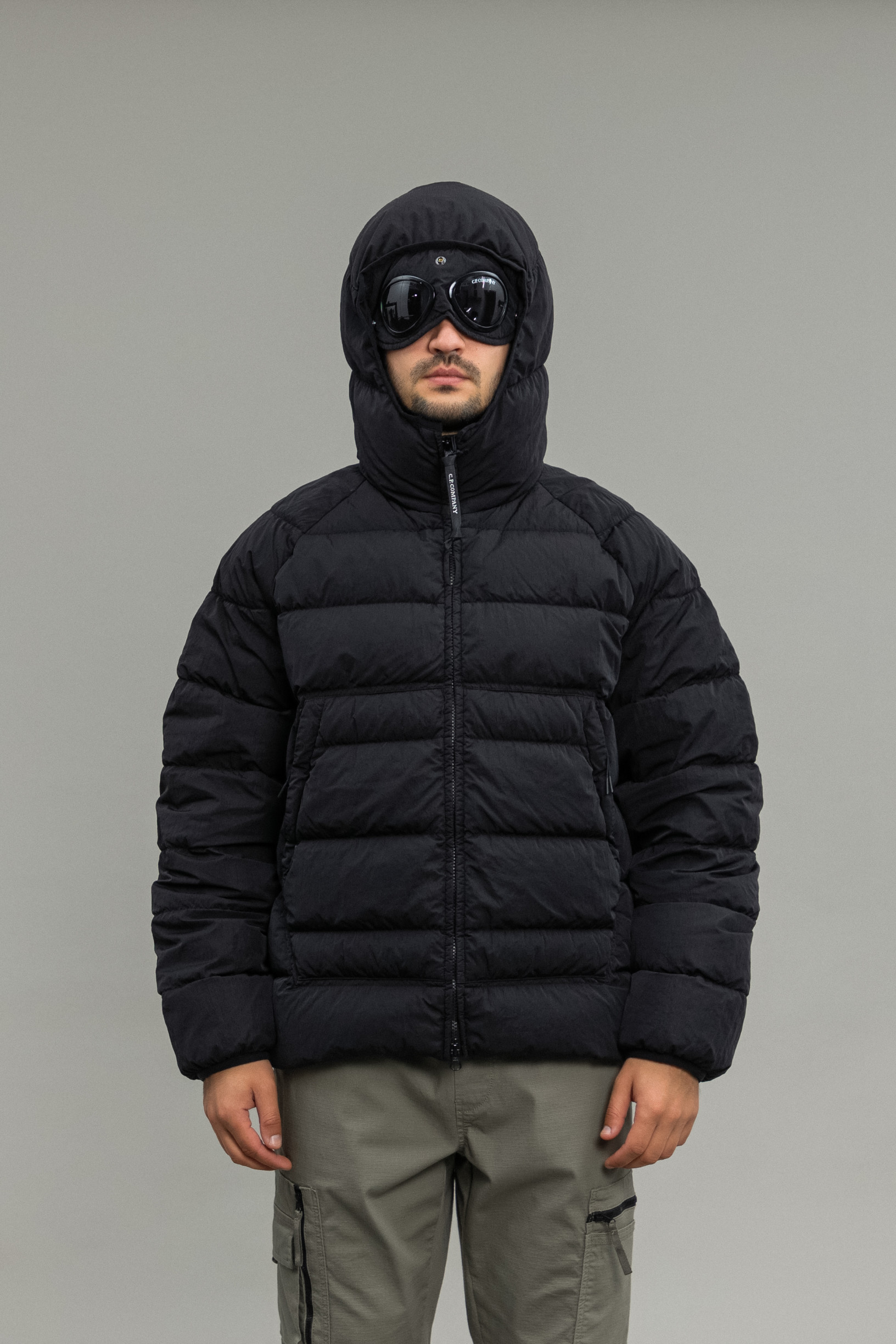 куртка C.P. COMPANY GOGGLE GARMENT DYEING DOWN JACKET WITH ECO-CHROME R 15CMOW027A 006369G COL: 999