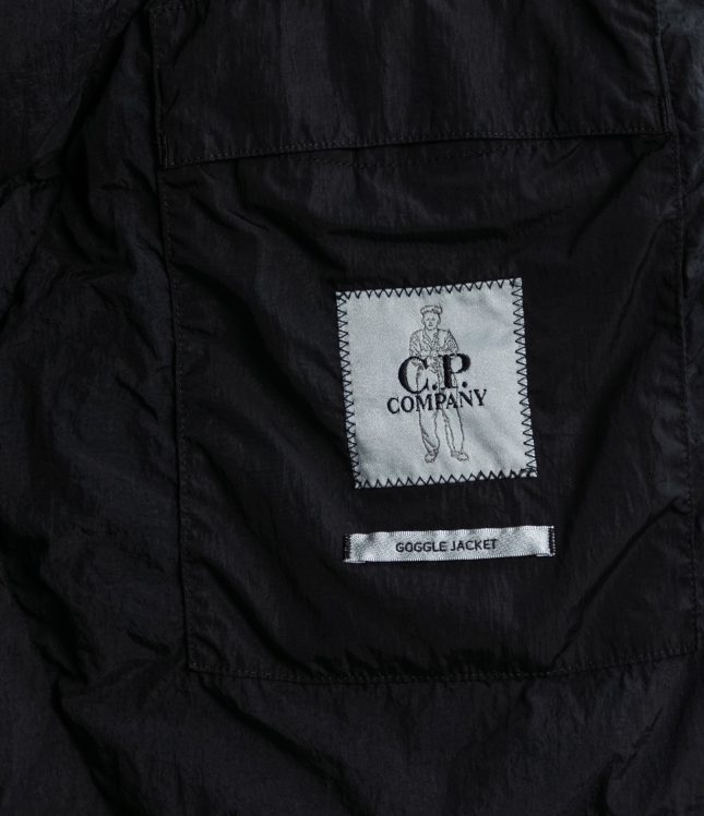 куртка C.P. COMPANY GOGGLE GARMENT DYEING DOWN JACKET WITH ECO-CHROME R 15CMOW027A 006369G COL: 999 | Ціна 31999 грн, фото 9
