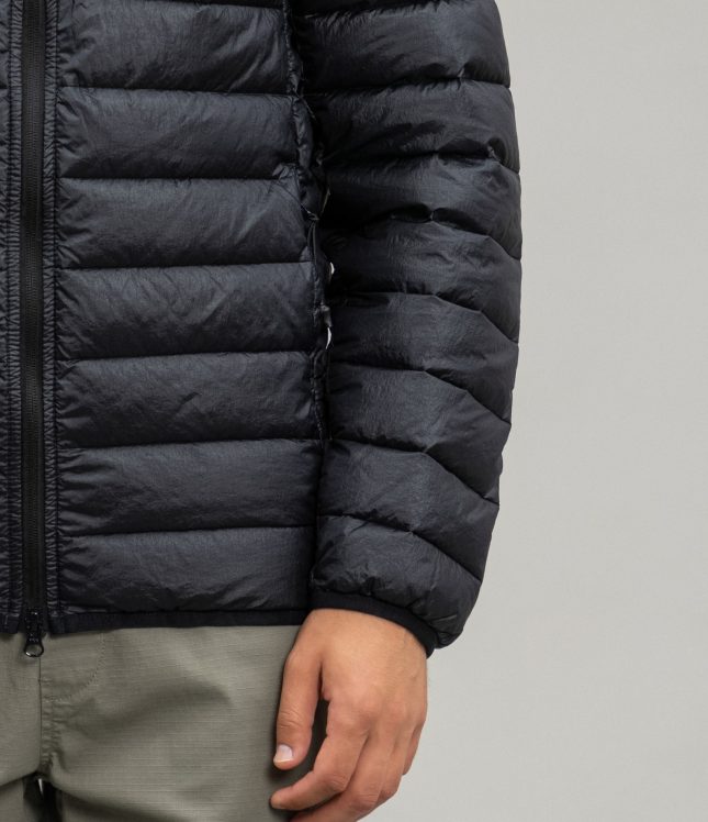 Чоловіча куртка STONE ISLAND LOOMWOVEN CHAMBERS R-NYLON DOWN-TC 801540124 V0029, колір чорний | Ціна 41999 грн, фото 4