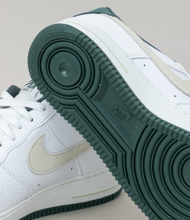 Чоловічі кросівки NIKE AIR FORCE ONE ’07 LV8 C0B HF1939-100, колір білий | Ціна 5499 грн, фото 6