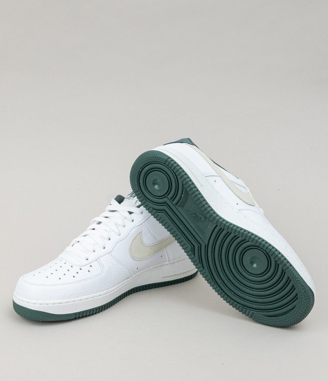 Чоловічі кросівки NIKE AIR FORCE ONE ’07 LV8 C0B HF1939-100, колір білий | Ціна 5499 грн, фото 5
