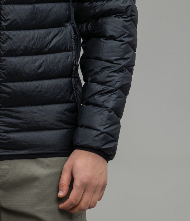 Чоловіча куртка STONE ISLAND LOOM WOVEN CHAMBERS R-NYLON DOWN-TC 1540324 A0029, колір чорний | Ціна 32999 грн, фото 5