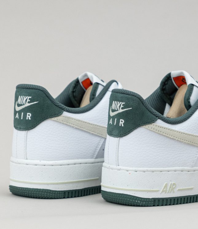 Чоловічі кросівки NIKE AIR FORCE ONE ’07 LV8 C0B HF1939-100, колір білий | Ціна 5499 грн, фото 8