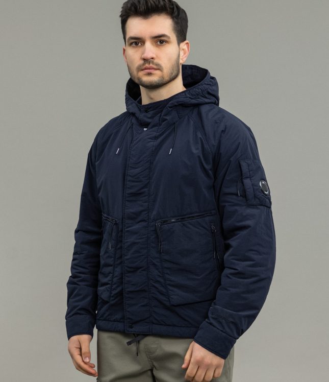 Чоловіча куртка C.P. COMPANY FLATT NYLON MEDIUM JACKET WITH PRIMALOFT®-TC CMOW066A 005991G COL:888, колір синій | Ціна 19999 грн, фото 1