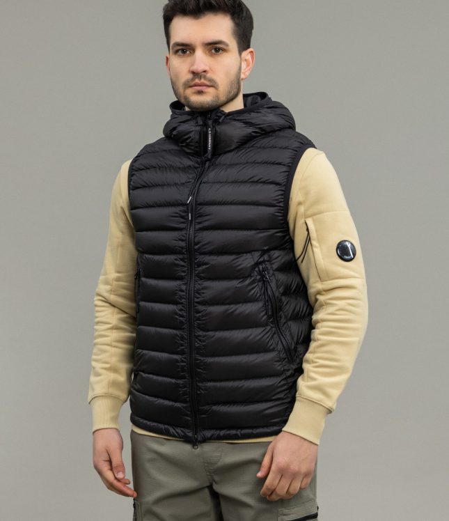 Чоловіча жилетка C.P. COMPANY D.D. SHELL GOGGLE VEST CMOW0171A 006099A COL:999, колір чорний | Ціна 19999 грн, фото 1