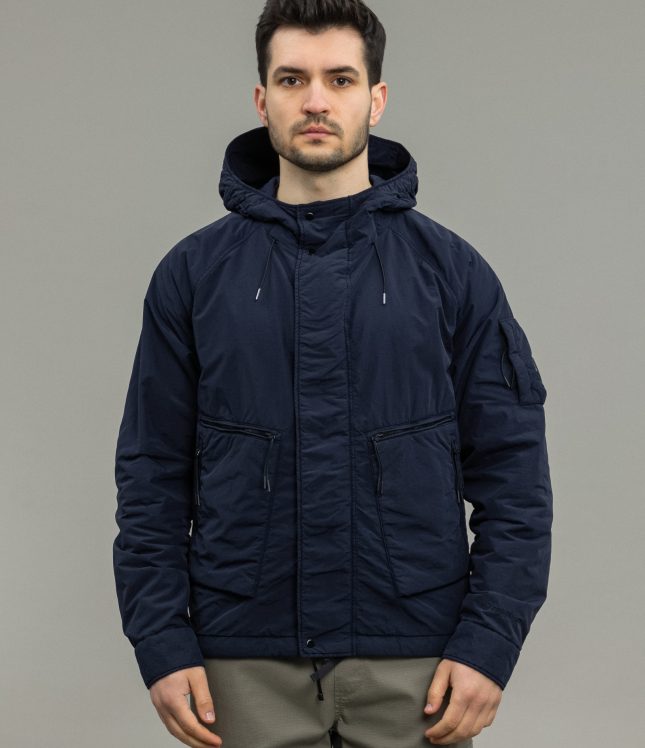 Чоловіча куртка C.P. COMPANY FLATT NYLON MEDIUM JACKET WITH PRIMALOFT®-TC CMOW066A 005991G COL:888, колір синій | Ціна 19999 грн, фото 2