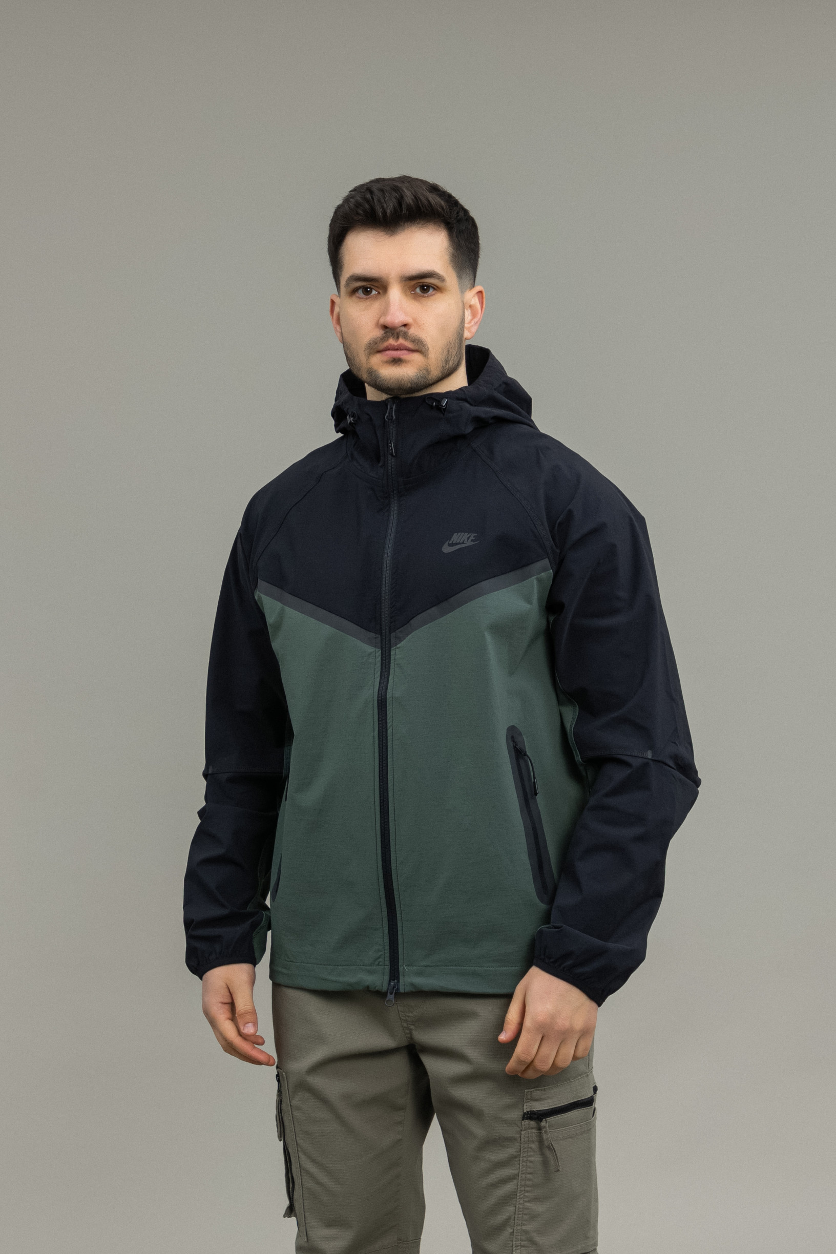 Чоловіча куртка NIKE HM7151-338, колір чорно-зелений