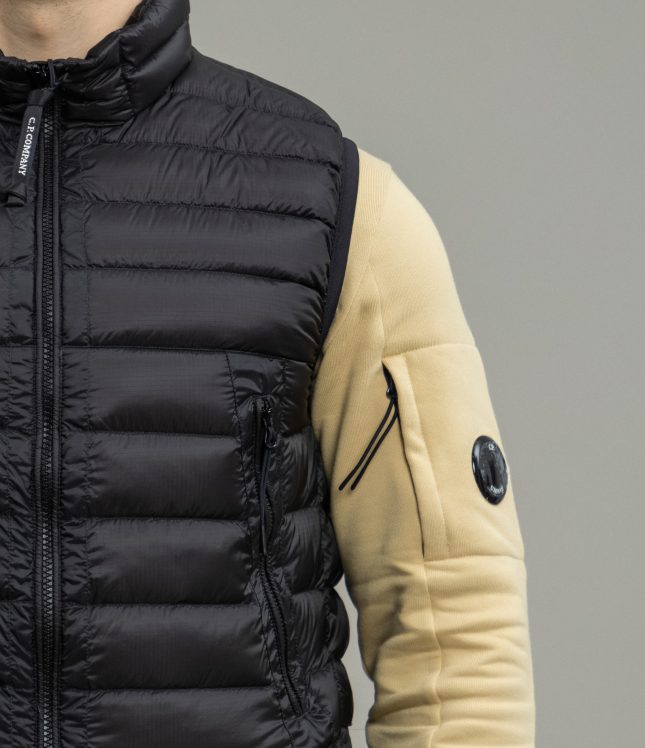 Чоловіча жилетка C.P. COMPANY D.D. SHELL VEST CMOW170A 006099A COL:999, колір чорний | Ціна 19999 грн, фото 4