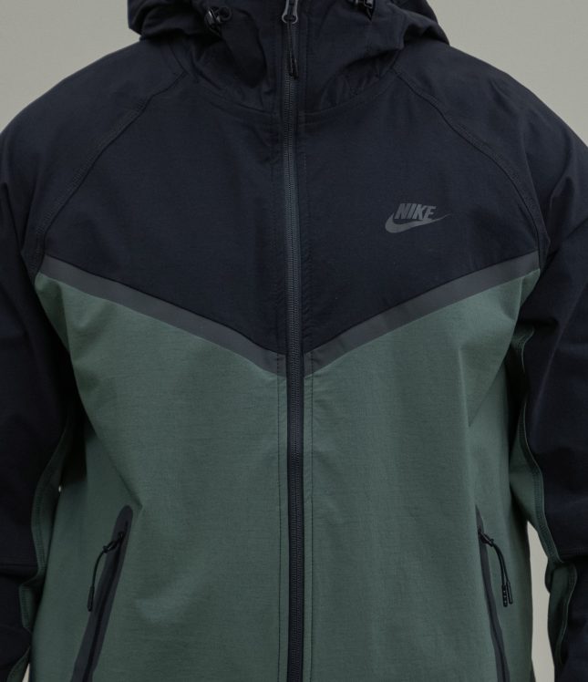 Чоловіча куртка NIKE HM7151-338, колір чорно-зелений | Ціна 5999 грн, фото 4