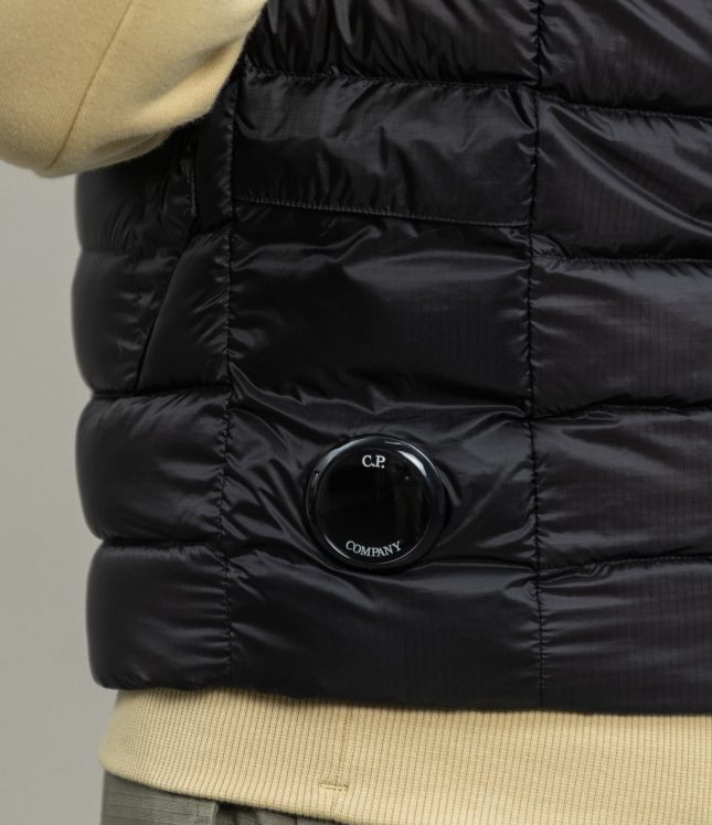 Чоловіча жилетка C.P. COMPANY D.D. SHELL VEST CMOW170A 006099A COL:999, колір чорний | Ціна 19999 грн, фото 6