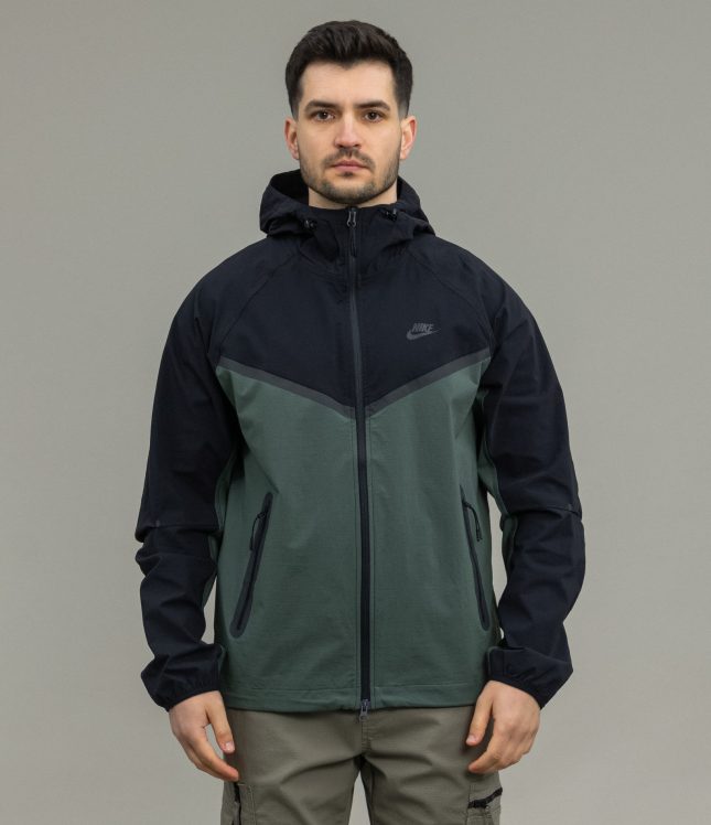 Чоловіча куртка NIKE HM7151-338, колір чорно-зелений | Ціна 5999 грн, фото 2