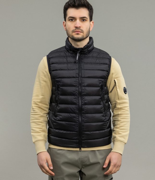 Чоловіча жилетка C.P. COMPANY D.D. SHELL VEST CMOW170A 006099A COL:999, колір чорний | Ціна 19999 грн, фото 2