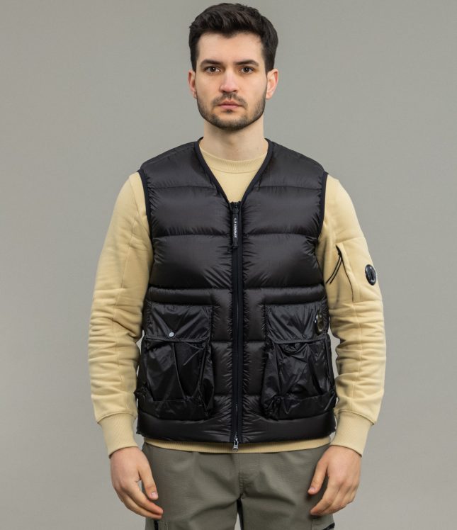 Чоловіча жилетка C.P. COMPANY D.D. SHELL VEST CMOW203A 006099A COL:999, колір чорний | Ціна 19999 грн, фото 2