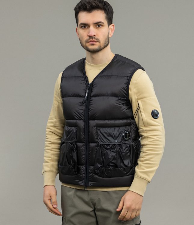 Чоловіча жилетка C.P. COMPANY D.D. SHELL VEST CMOW203A 006099A COL:999, колір чорний | Ціна 19999 грн, фото 1