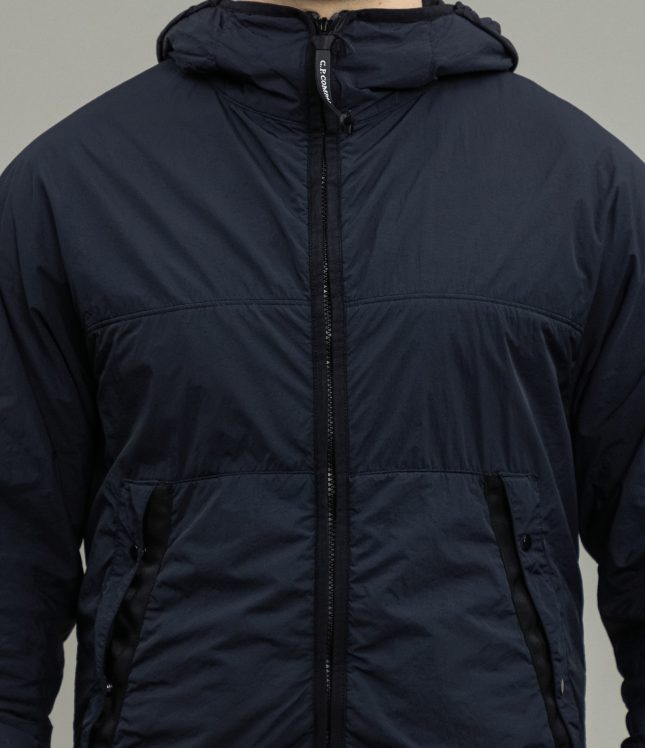 Чоловіча куртка C.P. COMPANY GARMENT DEYD PRIMALOFT® MEDIUM GOGGLE JACKET CMOW109A 006124G COL:888, колір синій | Ціна 19999 грн, фото 4