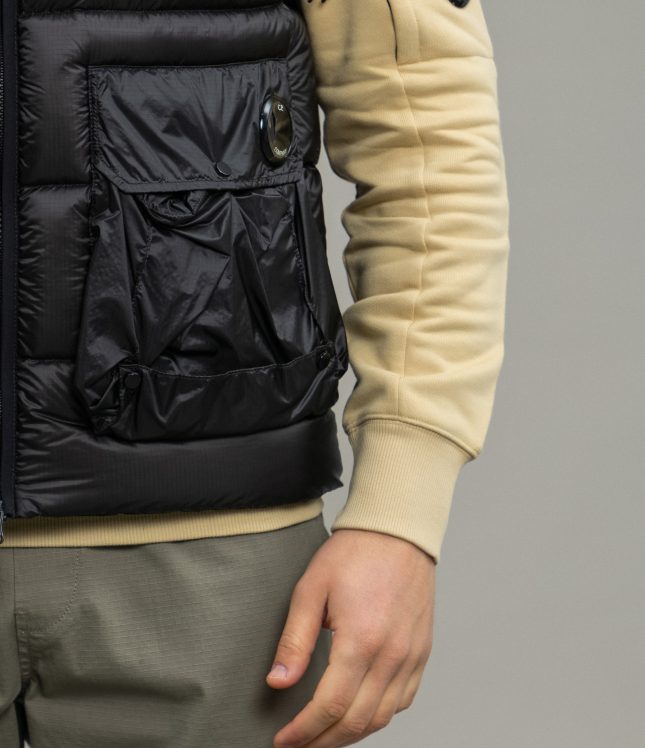 Чоловіча жилетка C.P. COMPANY D.D. SHELL VEST CMOW203A 006099A COL:999, колір чорний | Ціна 19999 грн, фото 5