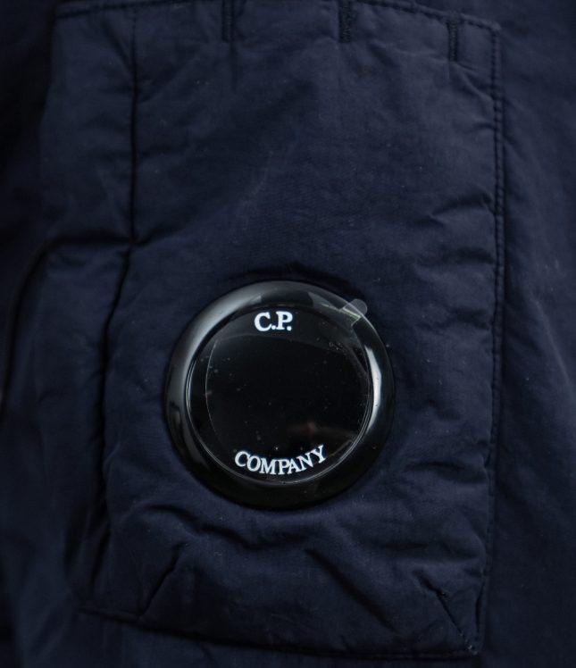 Чоловіча куртка C.P. COMPANY FLATT NYLON MEDIUM JACKET WITH PRIMALOFT®-TC CMOW066A 005991G COL:888, колір синій | Ціна 19999 грн, фото 7