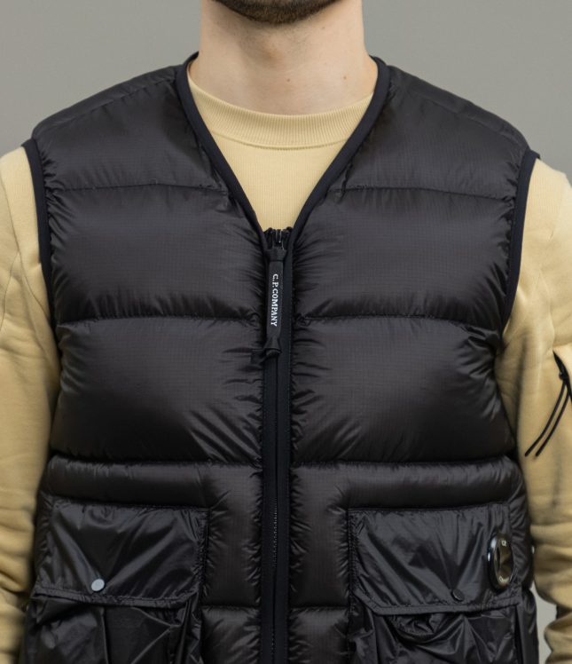 Чоловіча жилетка C.P. COMPANY D.D. SHELL VEST CMOW203A 006099A COL:999, колір чорний | Ціна 19999 грн, фото 3
