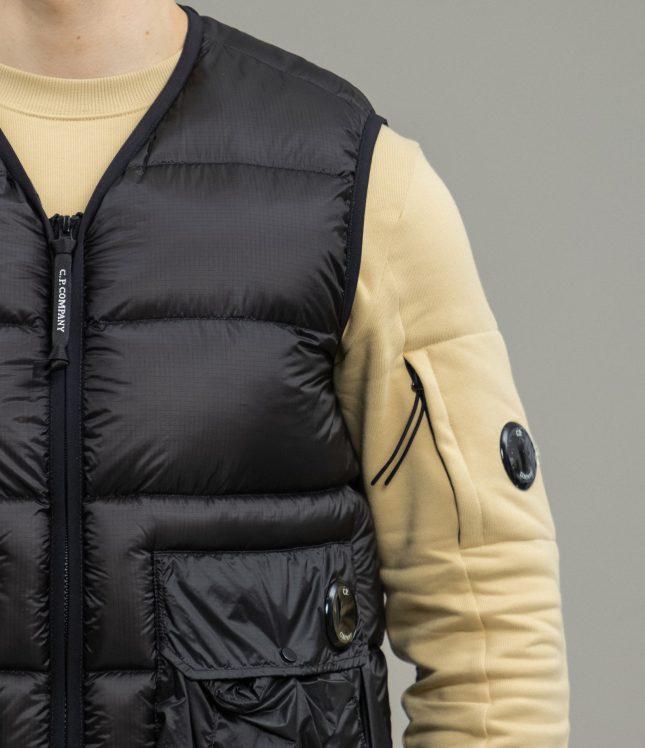 Чоловіча жилетка C.P. COMPANY D.D. SHELL VEST CMOW203A 006099A COL:999, колір чорний | Ціна 19999 грн, фото 4