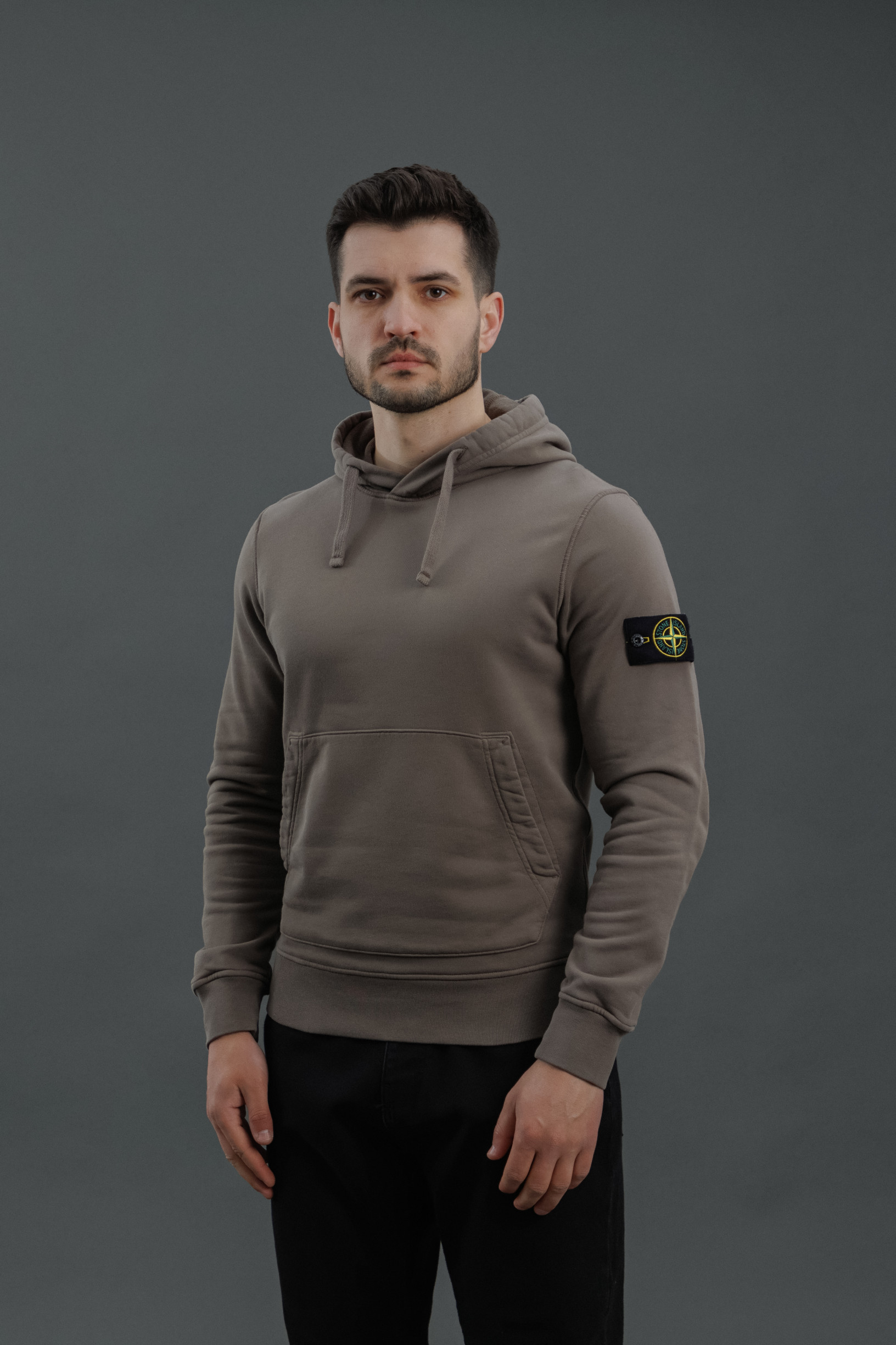 Чоловіче худі STONE ISLAND 1564151 V0075, колір коричневий