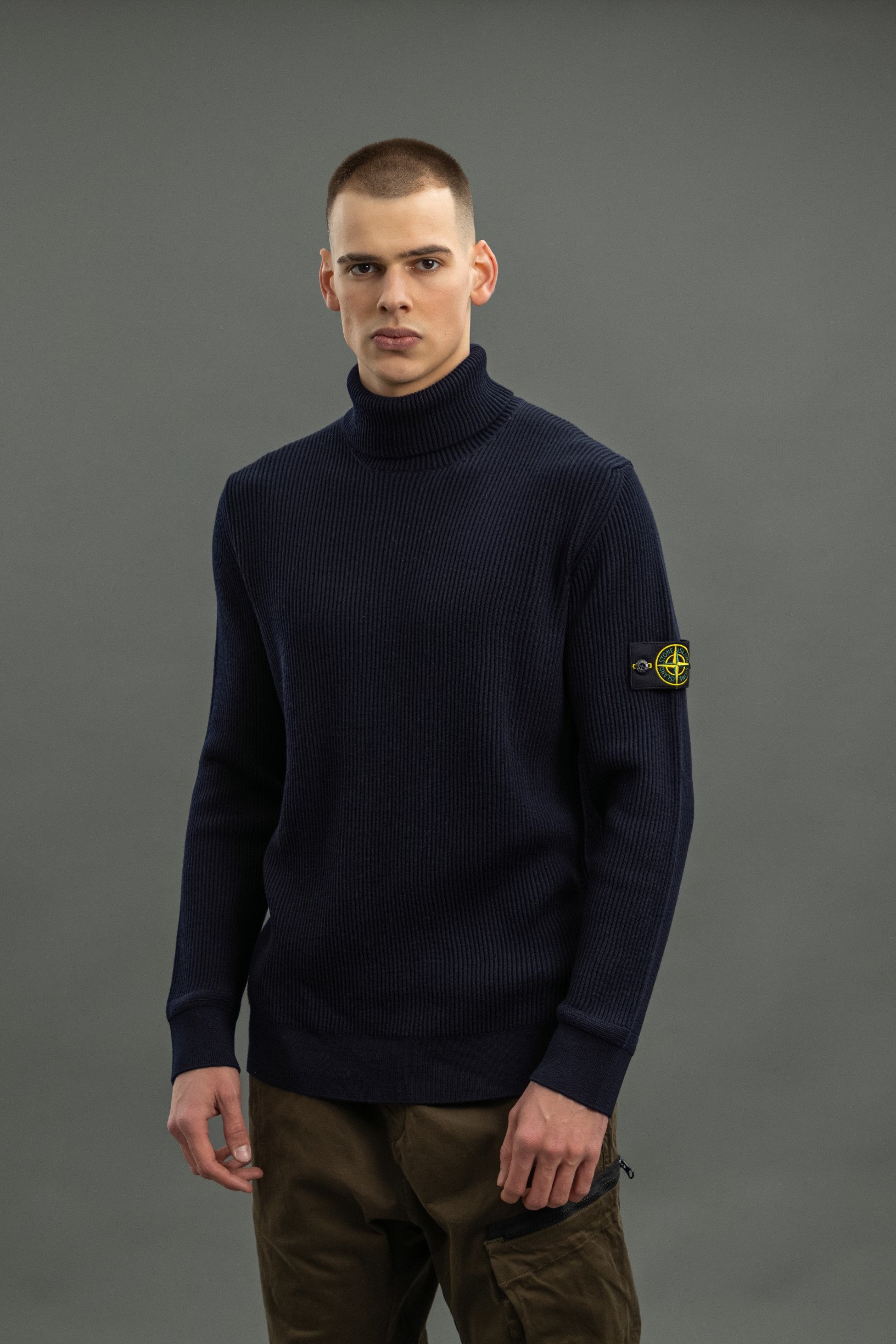 Чоловічий гольф STONE ISLAND 155522 A0020, колір синій
