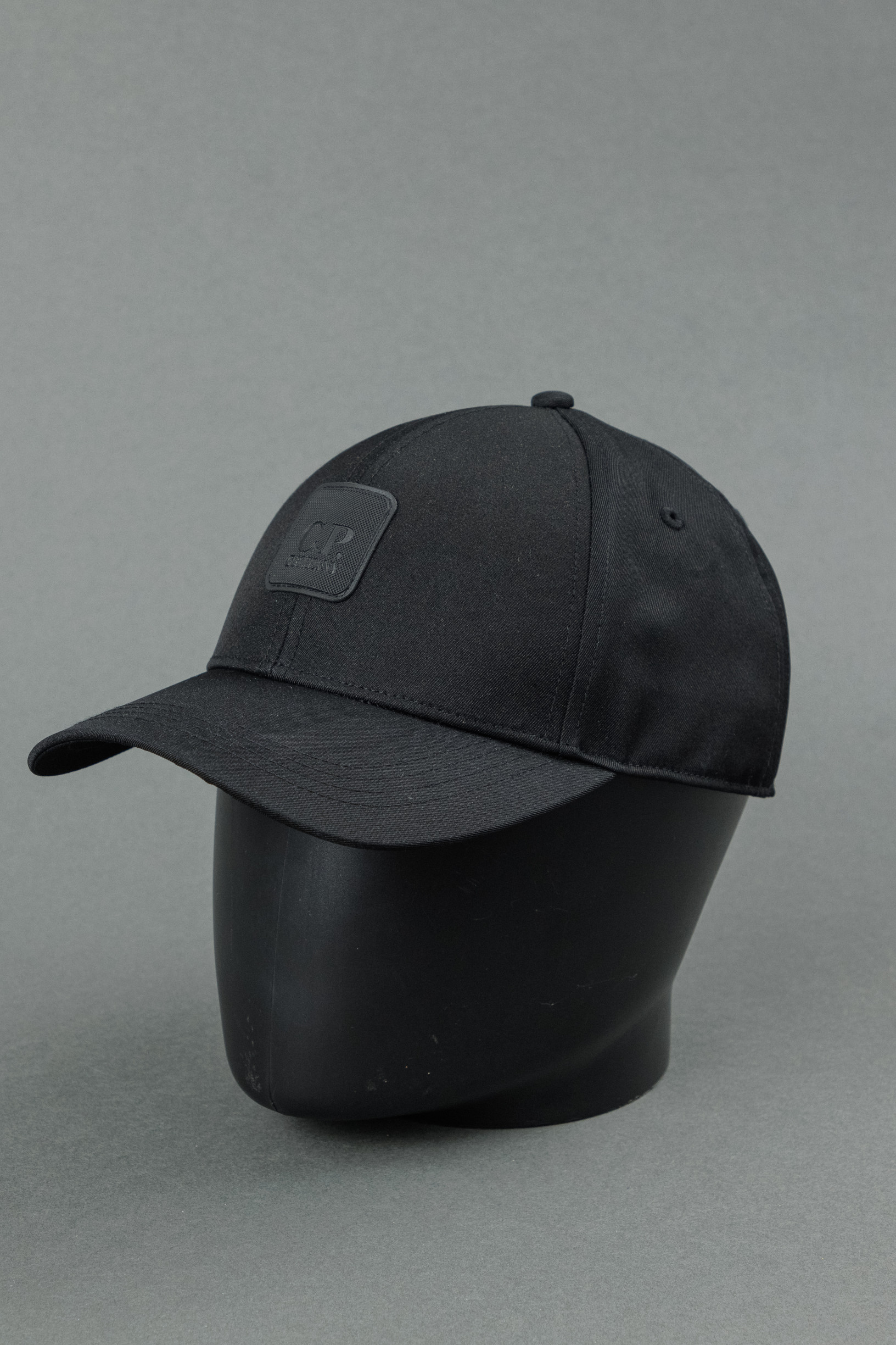 Чоловіча кепка C.P. COMPANY CLAC032A 005952A COL:999, колір чорний