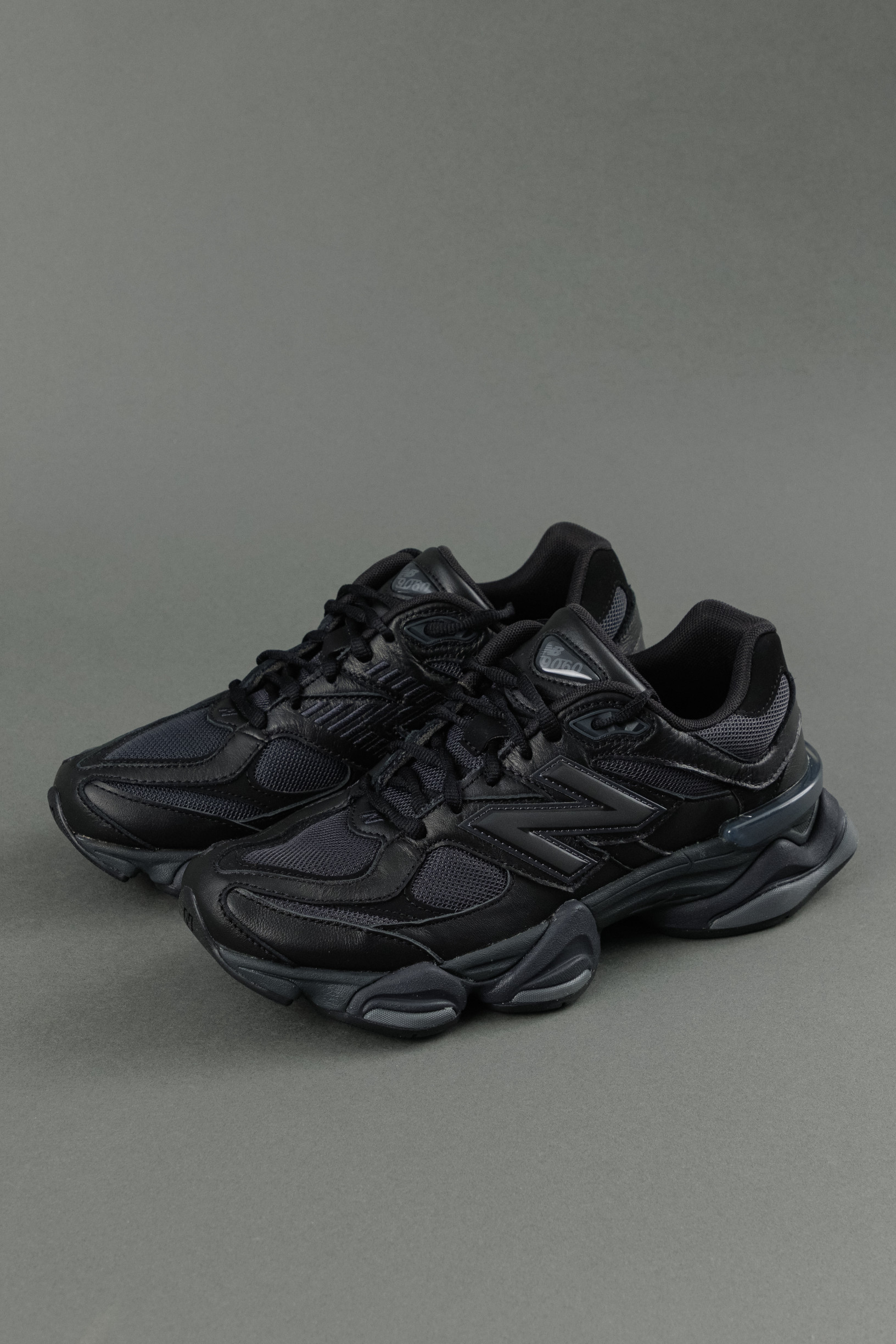 Чоловічі кросівки NEW BALANCE U9060NRI, колір чорний