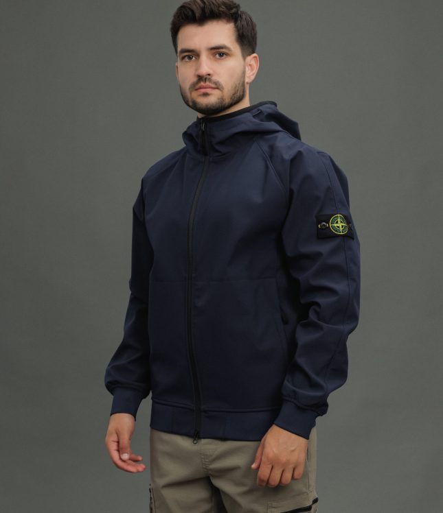 Чоловіча куртка STONE ISLAND LIGHT SOFT SHELL-R e.dye® TECHNOLOGY IN RECYCLED POLYESTER 1540927 V0020, колір синій | Ціна 23999 грн, фото 1