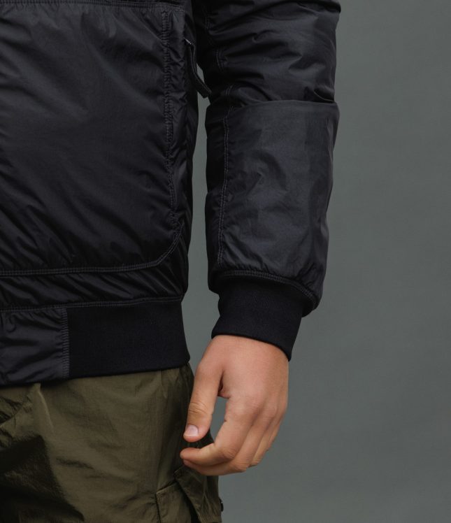 Чоловіча куртка STONE ISLAND GARMENT DYED CRINKLE REPS NY 154100013-S0A23 V0029, колір чорний | Ціна 47999 грн, фото 5