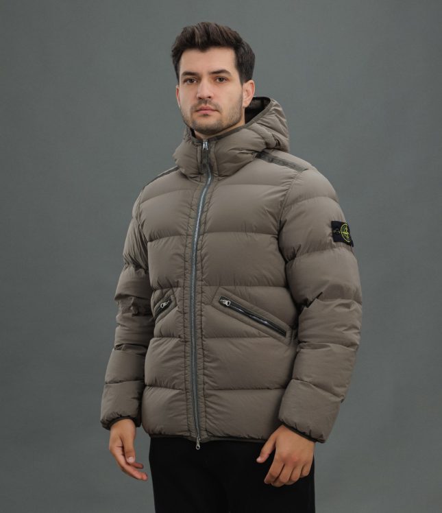 Чоловіча куртка STONE ISLAND SEAMLESS TUNNEL NYYLON DOWN-TC 1543128 V0075, колір коричневий | Ціна 42999 грн, фото 1