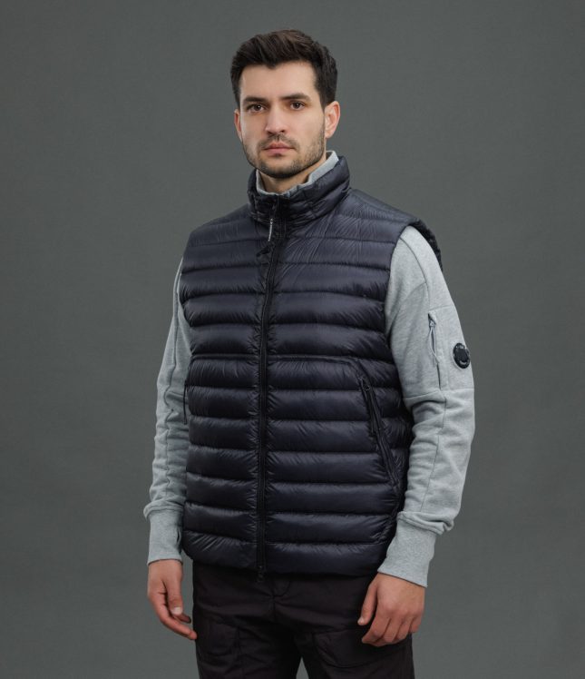 Чоловіча жилетка C.P. COMPANY D.D. SHELL VEST CMOW036A 006099A COL:888, колір синій | Ціна 19999 грн, фото 1