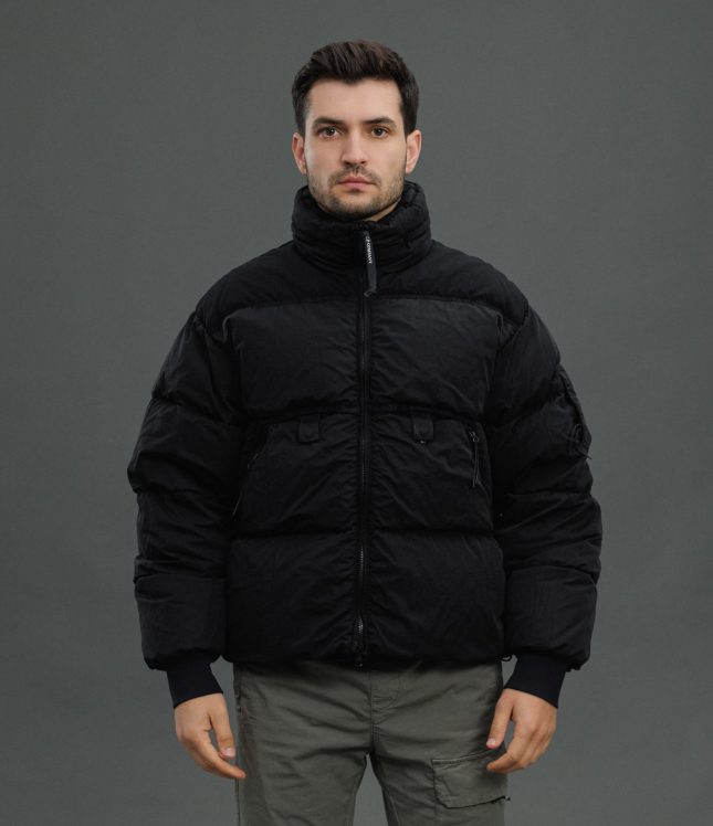 Чоловіча куртка C.P. COMPANY ECO-CHROME R GARMENT DYEING DOWN JACKET CMOW175A 006369G COL:999, колір чорний | Ціна 30999 грн, фото 2