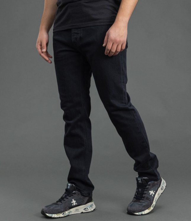 Чоловічі штани STONE ISLAND STRETCH BLACK DENIM-RINSED SLIM 15J100007-S0J11 VJ901, колір чорний | Ціна 18999 грн, фото 1