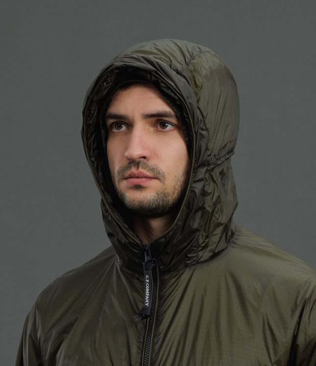 Чоловіча куртка C.P. COMPANY NADA SHELL DOWN JACKET WITH PRIMALOFT® TECHNOLOGY CMOW037A 006099U COL:683, колір зелений | Ціна 27499 грн, фото 3