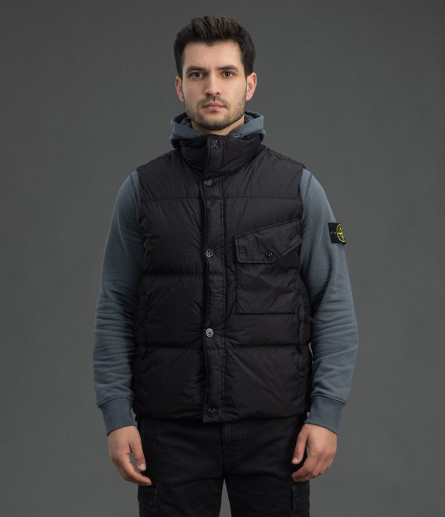 Чоловіча жилетка STONE ISLAND GARMENT DYED CRINKLE REPS NY15G100003-S0A23 V0029, колір чорний | Ціна 37999 грн, фото 2