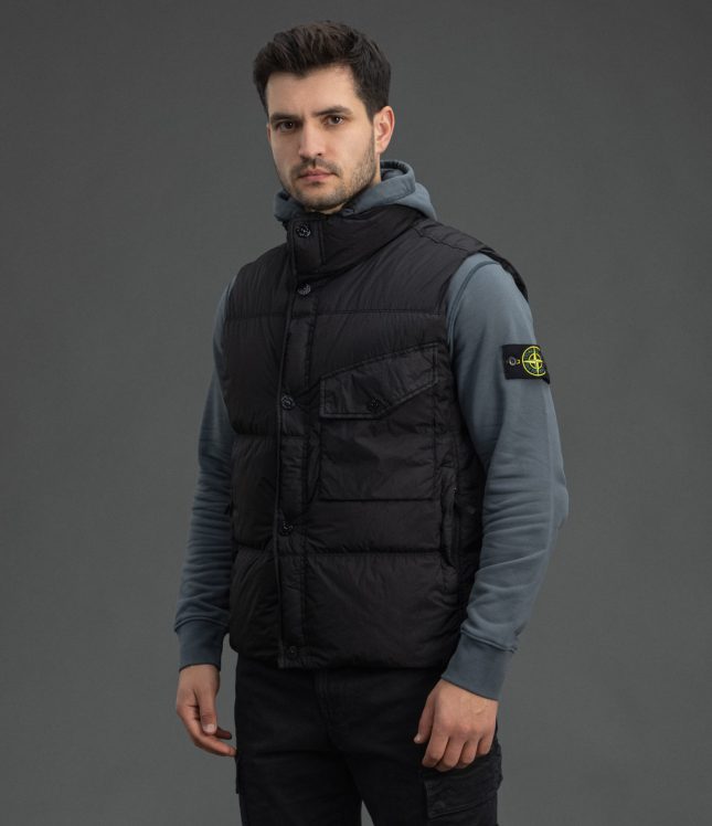 Чоловіча жилетка STONE ISLAND GARMENT DYED CRINKLE REPS NY15G100003-S0A23 V0029, колір чорний | Ціна 37999 грн, фото 1