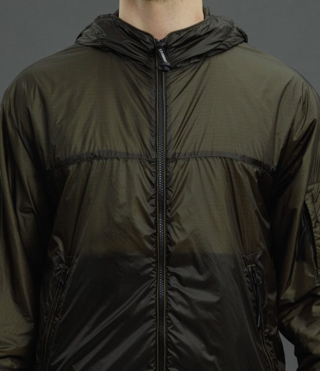 Чоловіча куртка C.P. COMPANY NADA SHELL DOWN JACKET WITH PRIMALOFT® TECHNOLOGY CMOW037A 006099U COL:683, колір зелений | Ціна 27499 грн, фото 4