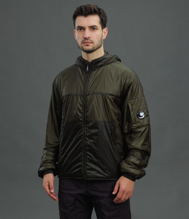 Чоловіча куртка C.P. COMPANY NADA SHELL DOWN JACKET WITH PRIMALOFT® TECHNOLOGY CMOW037A 006099U COL:683, колір зелений | Ціна 27499 грн, фото 1