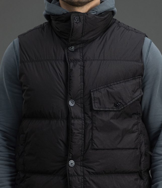 Чоловіча жилетка STONE ISLAND GARMENT DYED CRINKLE REPS NY15G100003-S0A23 V0029, колір чорний | Ціна 37999 грн, фото 3