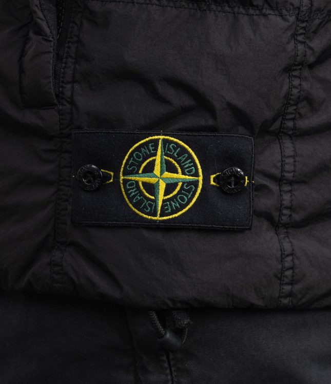 Чоловіча жилетка STONE ISLAND GARMENT DYED CRINKLE REPS NY15G100003-S0A23 V0029, колір чорний | Ціна 37999 грн, фото 9
