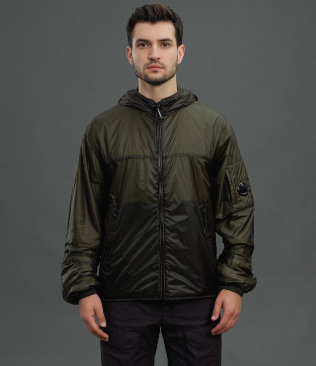 Чоловіча куртка C.P. COMPANY NADA SHELL DOWN JACKET WITH PRIMALOFT® TECHNOLOGY CMOW037A 006099U COL:683, колір зелений | Ціна 27499 грн, фото 2