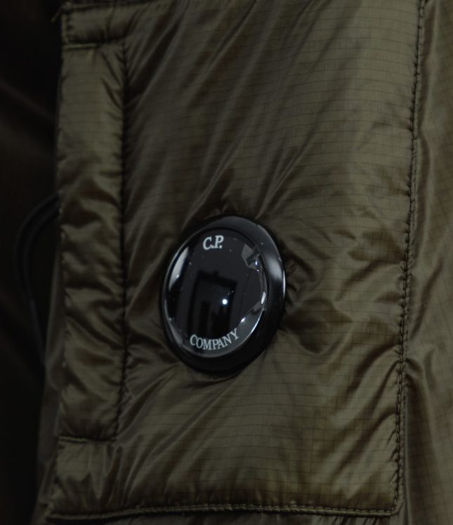 Чоловіча куртка C.P. COMPANY NADA SHELL DOWN JACKET WITH PRIMALOFT® TECHNOLOGY CMOW037A 006099U COL:683, колір зелений | Ціна 27499 грн, фото 10