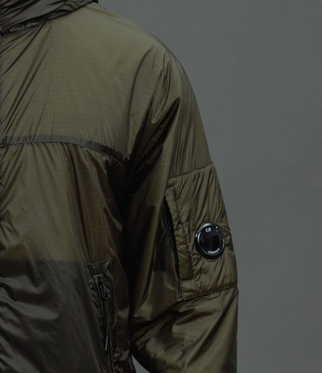 Чоловіча куртка C.P. COMPANY NADA SHELL DOWN JACKET WITH PRIMALOFT® TECHNOLOGY CMOW037A 006099U COL:683, колір зелений | Ціна 27499 грн, фото 5