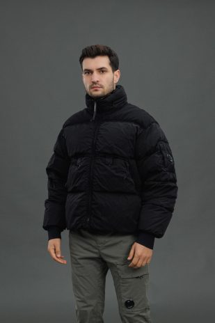 Чоловіча куртка C.P. COMPANY ECO-CHROME R GARMENT DYEING DOWN JACKET CMOW175A 006369G COL:999, колір чорний