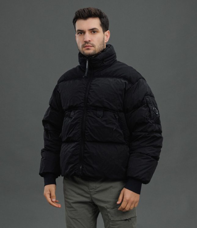 Чоловіча куртка C.P. COMPANY ECO-CHROME R GARMENT DYEING DOWN JACKET CMOW175A 006369G COL:999, колір чорний | Ціна 30999 грн, фото 1