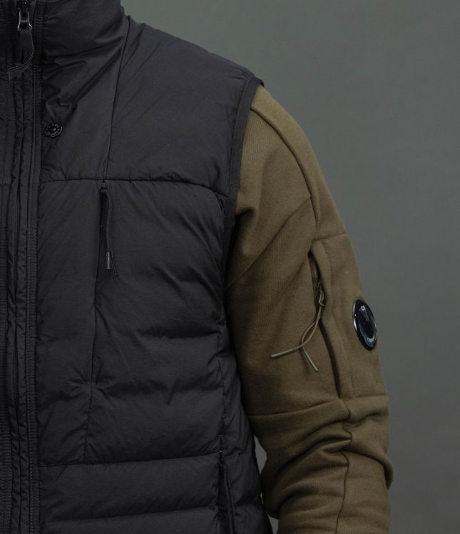 Чоловіча жилетка STONE ISLAND SEAMLESS TUNNEL NYLON DOWN-TC 15G100007-S0183 V0029, колір чорний | Ціна 35999 грн, фото 4