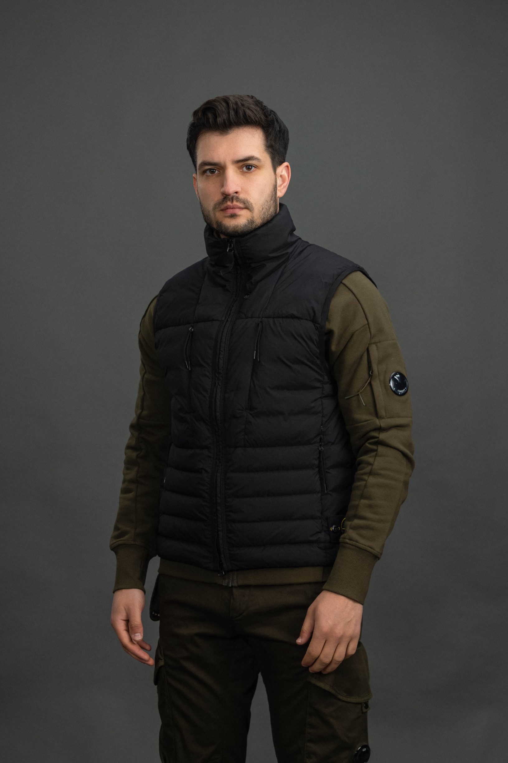 Чоловіча жилетка STONE ISLAND SEAMLESS TUNNEL NYLON DOWN-TC 15G100007-S0183 V0029, колір чорний